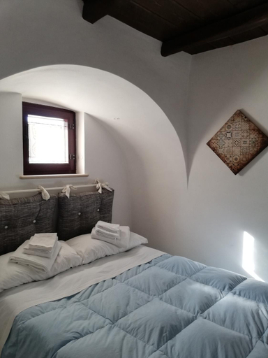 Bedroom 2, Luxury Trulli Sabotino 48, Bari