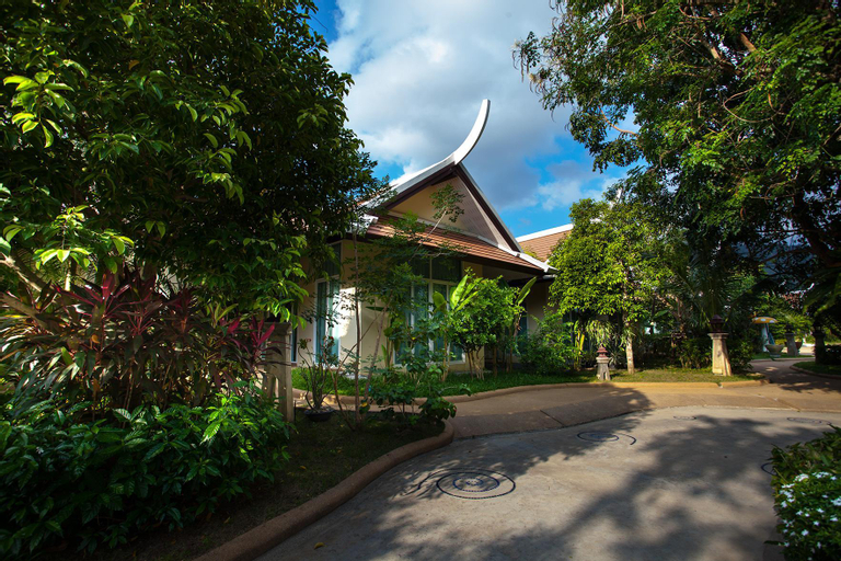 Exterior 5