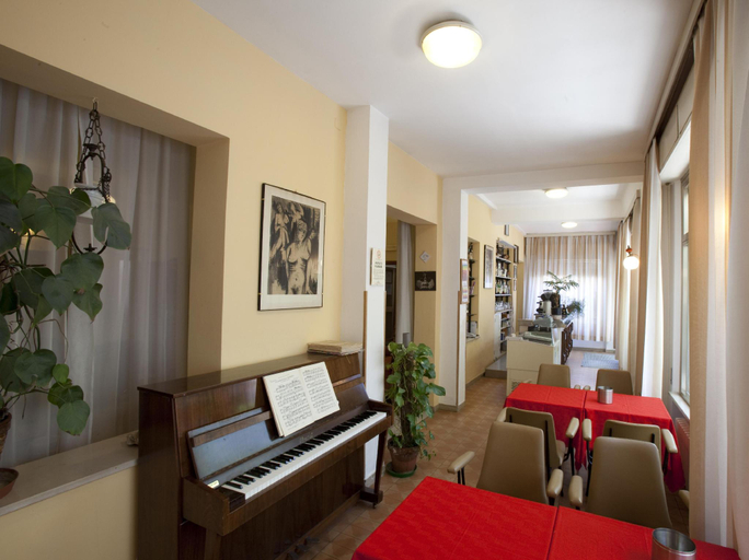 Others 5, Albergo Moretti, Ancona