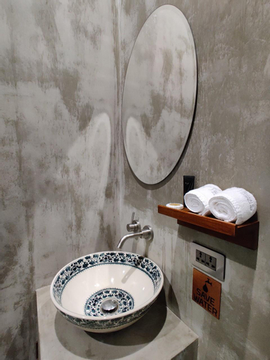 Bathroom 13