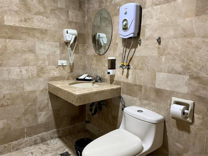 Bathroom 10