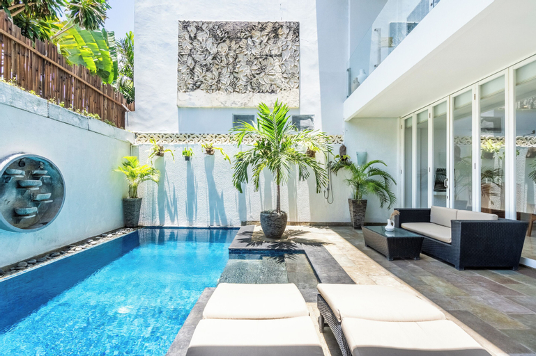 Swimming Pool 13