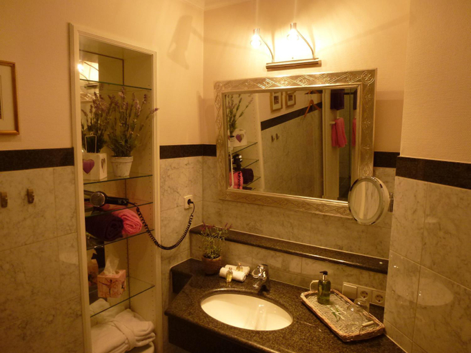 Bathroom 2, Baumanns Landhaus Durbach, Ortenaukreis