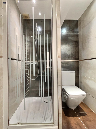 Bathroom 10