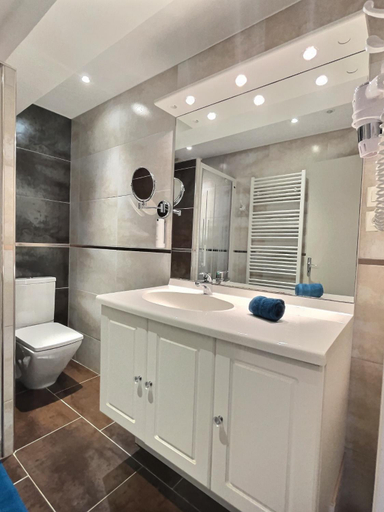 Bathroom 11