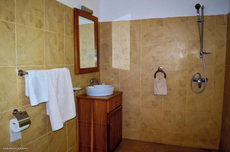 Bathroom 3, Umoja Guesthouse II, Kadiogo