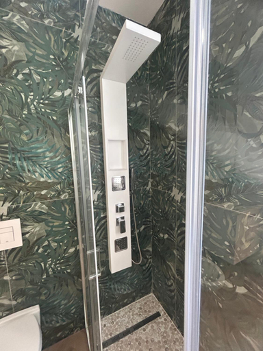 Shower 3, House Twenty - Five, Milano