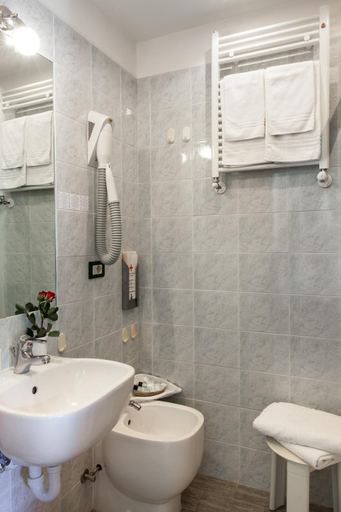 Bathroom 5, Hotel Duca Del Mare, Grosseto