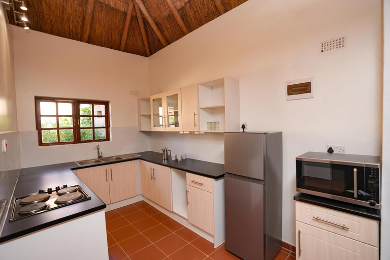 Others 5, 2 bed Apartment With Pool - 2126, Hwange