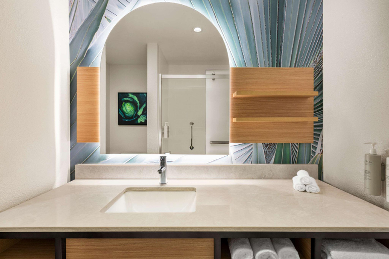 Bathroom 16
