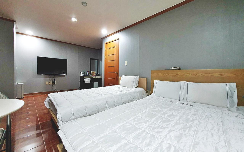 Bedroom 8