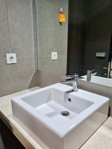 Bathroom, Studio apartemen patraland by nyaman.inn, Sleman