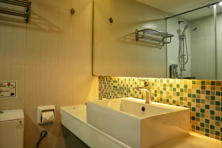 Bathroom 16