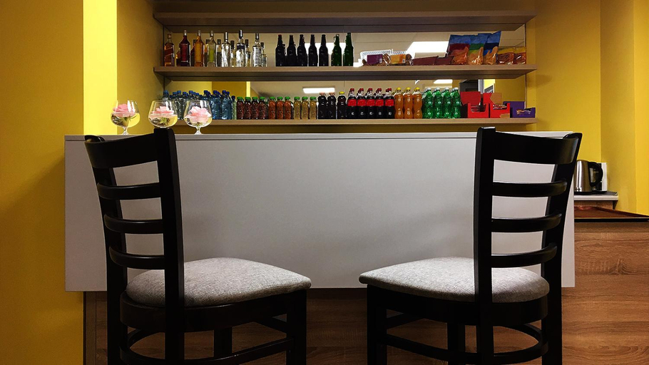 Food & Drinks