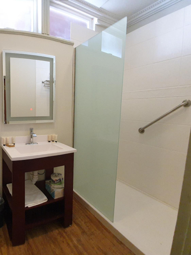 Bathroom 2, Cara Lodge Hotel, City of Georgetown