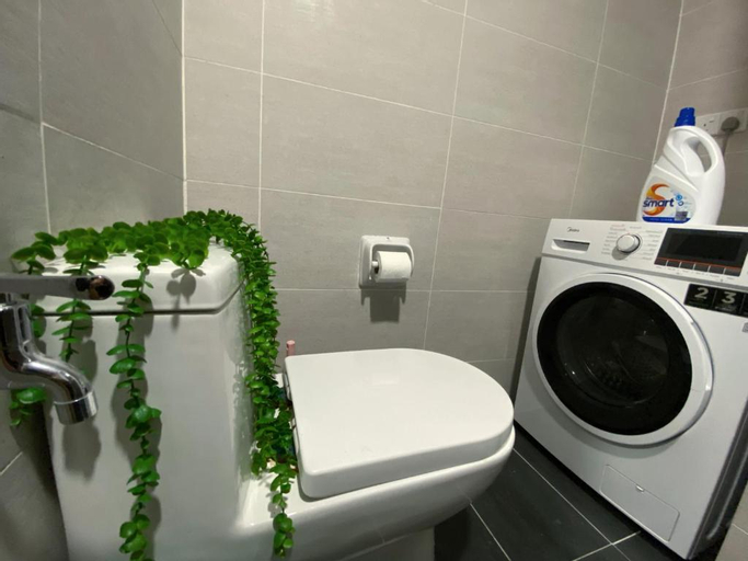 Bathroom 14