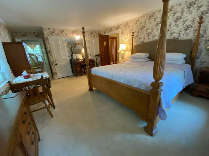 Bedroom 2, Bernard Gray Hall Bed and Breakfast, Niagara