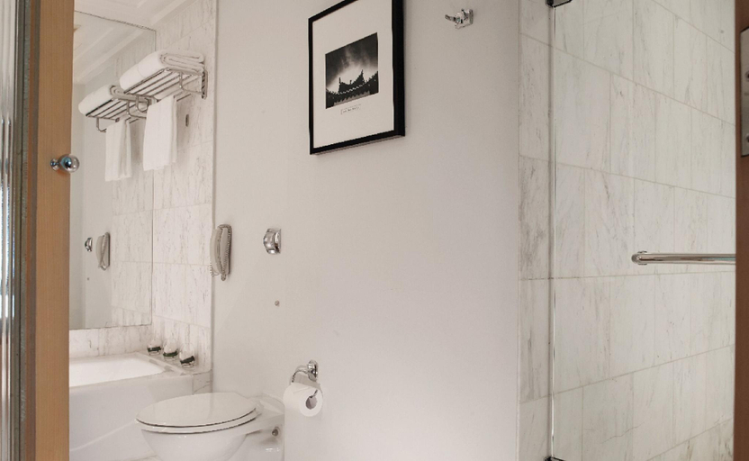 Bathroom 27
