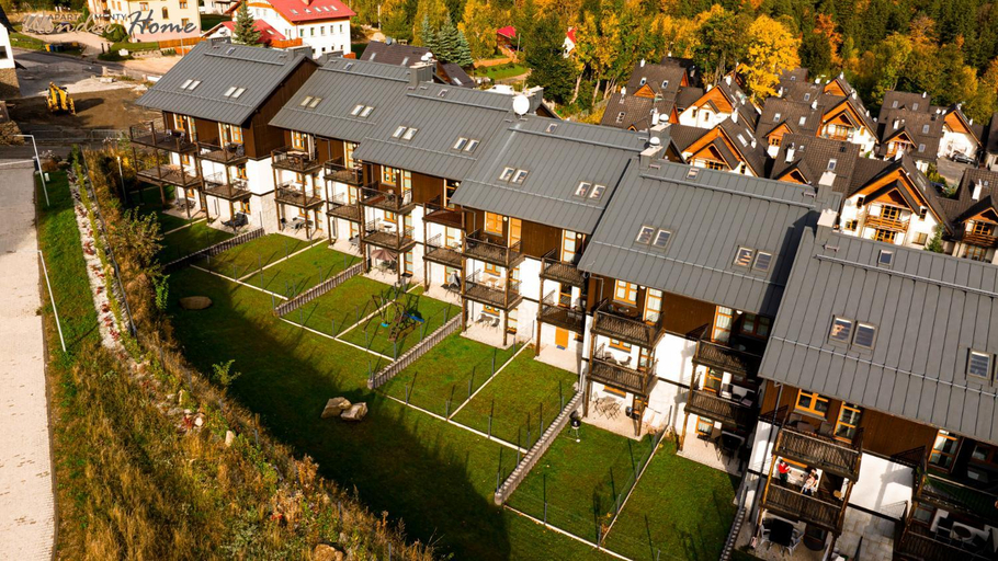 Exterior & Views