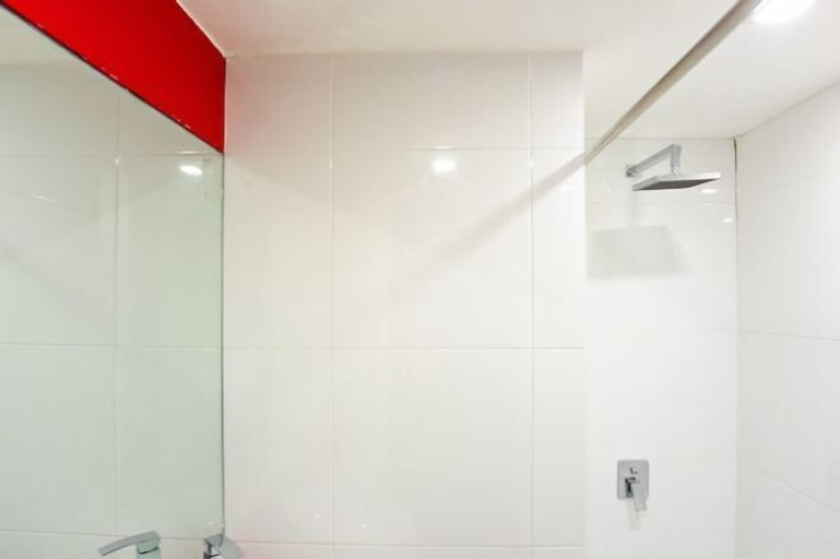 Bathroom 14