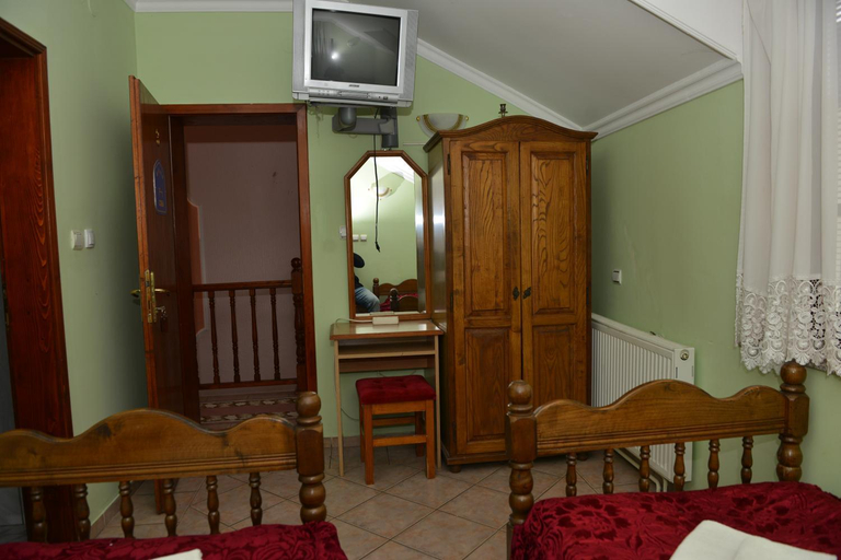 Others 3, Sneza, Apatin
