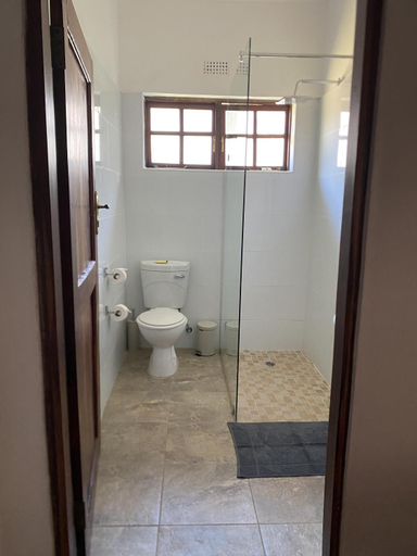 Bathroom 4, 2 bed Apartment With Pool - 2126, Hwange