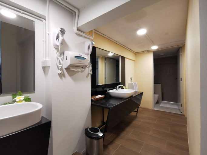 Bathroom 11