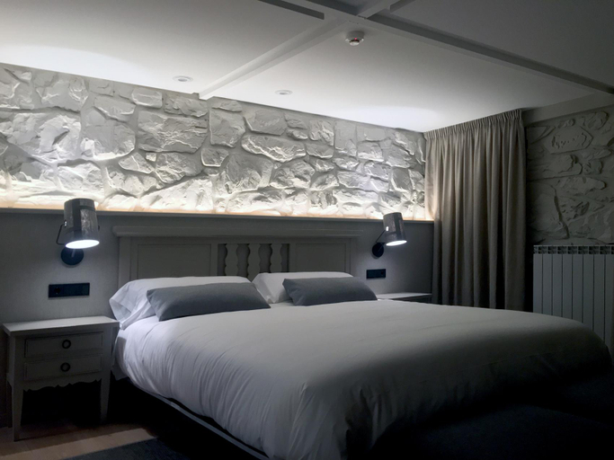 Bedroom 4, Hostal Lola Isaba, Navarra
