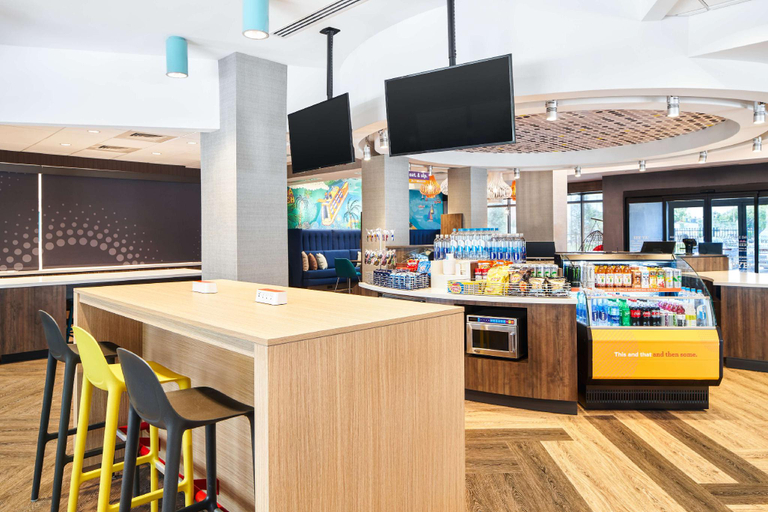 Food & Drinks, Tru By Hilton Ft. Lauderdale Airport, Broward