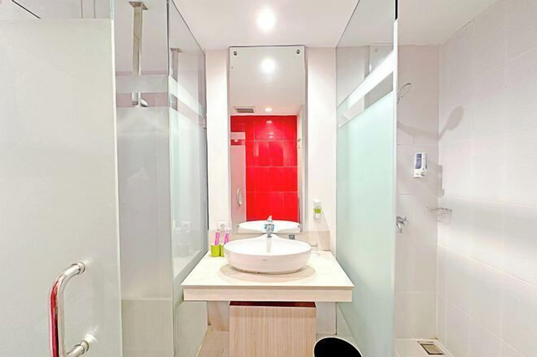 Bathroom 28