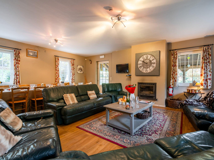 Others 5, Holiday house in the forest near Maredsous, ideal for hikers, Namur