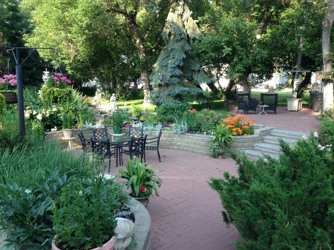 Others 5, McDougall Lane Bed & Breakfast, Division No. 5