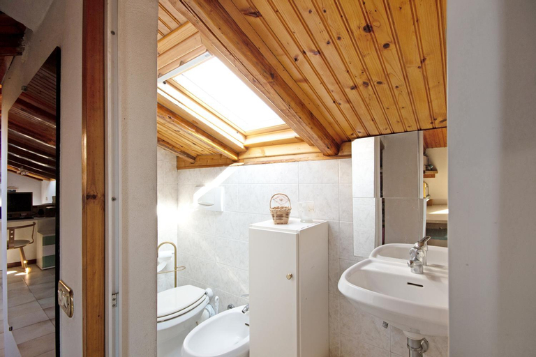Bathroom 9