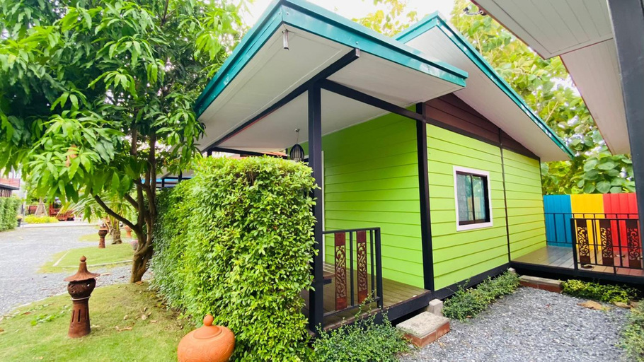 Exterior 4