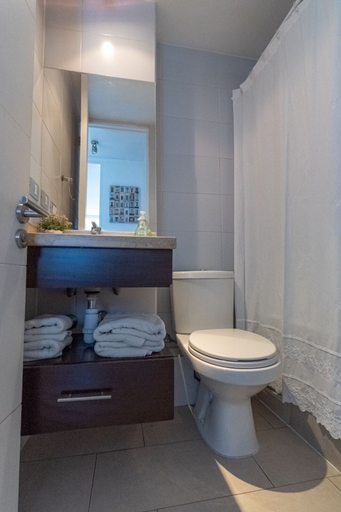 Bathroom 2, Kennedy Apartments Los Militares, Santiago