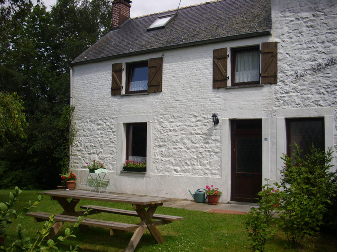 Others 4, Tranquil Forestside Cottage, Namur
