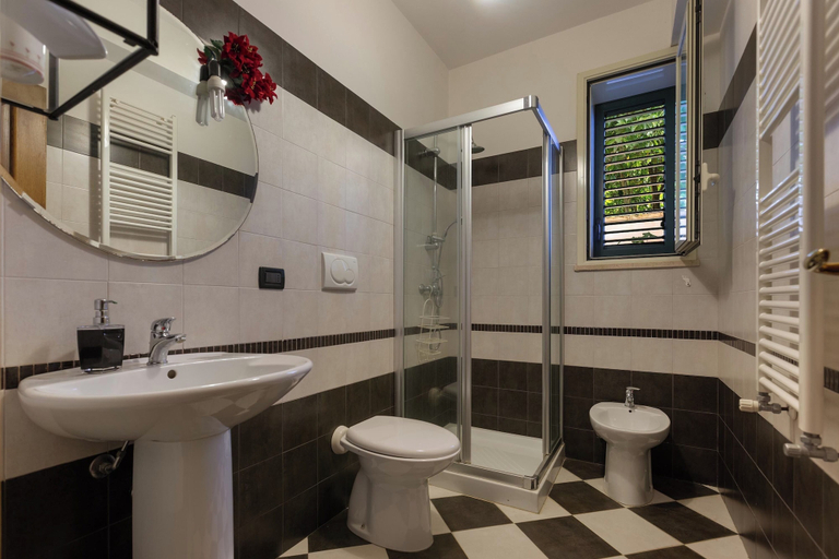 Bathroom 3, 3945 Villa Ko by Barbarhouse, Lecce