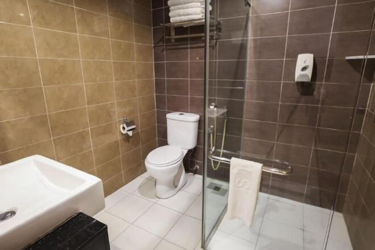 Bathroom 17