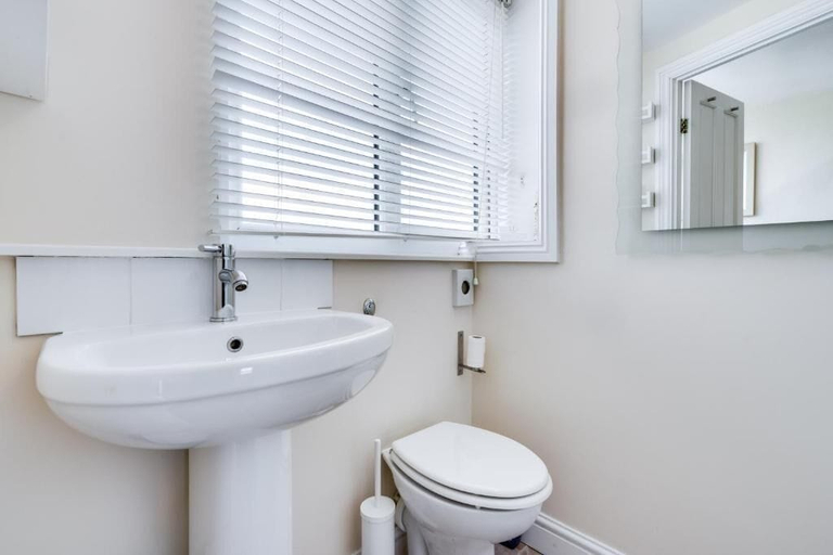 Bathroom 3, Ferndene Guest House, Cumbria
