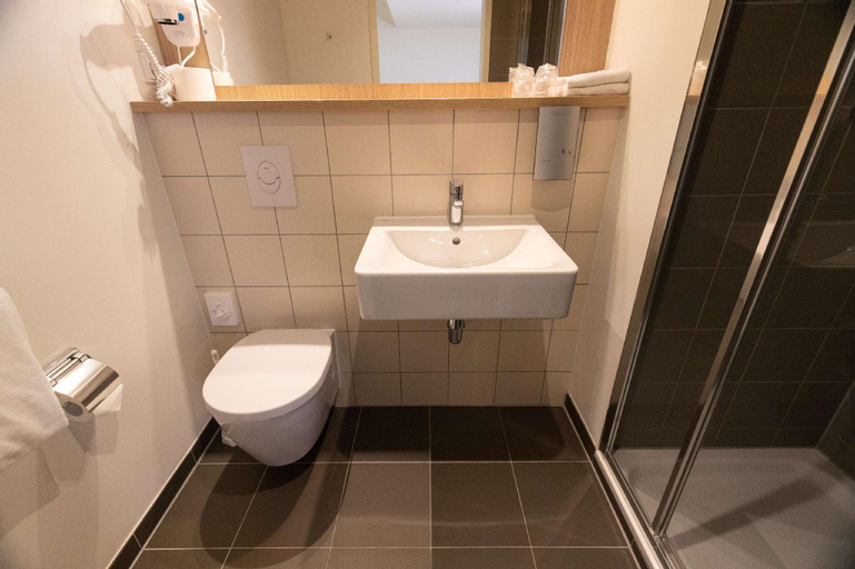 Bathroom 7