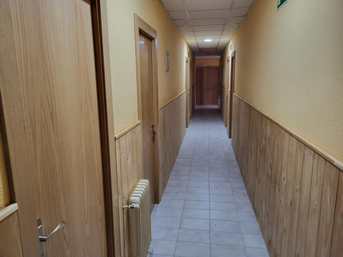 Others 4, Albergue de Villamanin, León