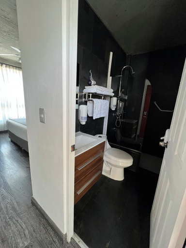 Bathroom 4, Hotel Puerto Chinchorro, Arica