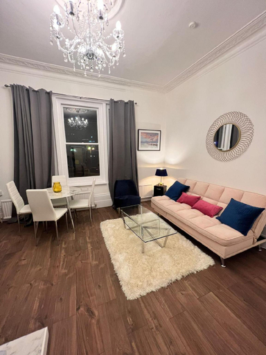 Others 4, Cozy 1 Bed Flat in Chiswick, London
