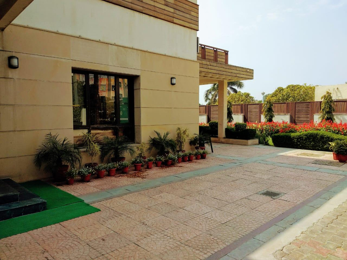 Parking lot, When In Gurgaon - Service Apartments Next to Artemis Hospital, Gurgaon