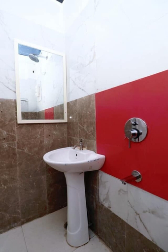 Bathroom 4, Amar Hotel By GRB, Patiala