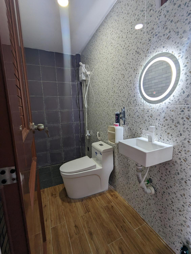 Bathroom 3, Mai Anh Garden, Long My