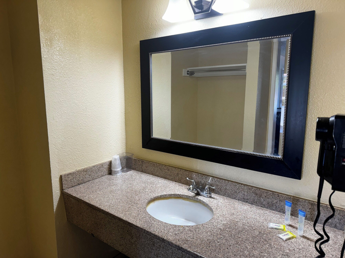 Bathroom 4, GuestPlace Inn & Suites, Shasta