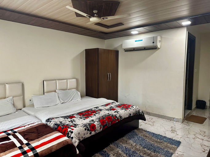 Bedroom 3, Taj Castle Homestay, Agra