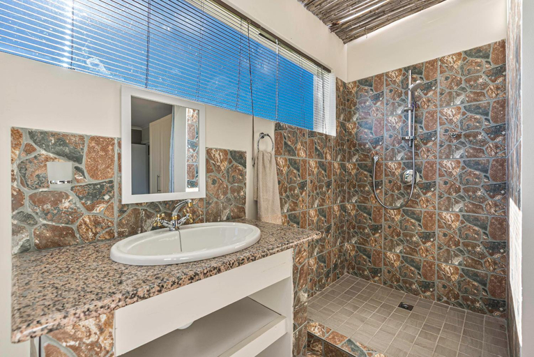 Bathroom 5, Val de Vine, Cape Winelands