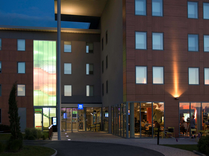 Exterior & Views 2, ibis budget Airport Lyon Saint-Exupery, Rhône
